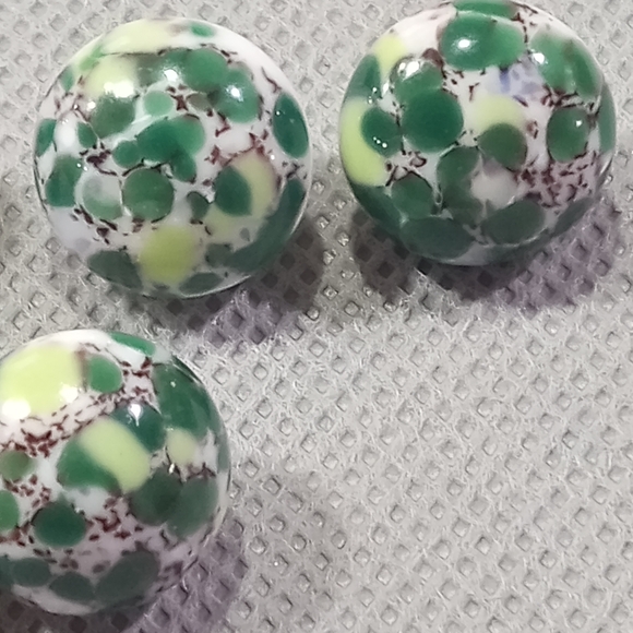 Vintage Green On White Domed Glass Button Set Of 6 Mottled Glue On Metal Shank - Picture 5 of 7